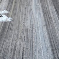 Водителей предупреждают об обледенении дорог