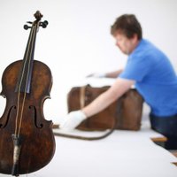 Uz ‘Titānika' spēlētā vijole izsolīta par 746 tūkstošiem latu