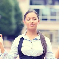 Četras elpošanas tehnikas, kas palīdz nomierināties