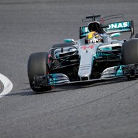 Hamiltons triumfē Japānas 'Grand Prix' un tuvojas savam ceturtajam titulam