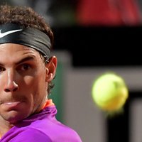 Māla karalis Nadals Romas 'Masters' ceturtdaļfinālā negaidīti zaudē Tīmam
