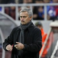 FA atstāj spēkā Mourinjo sodu par 'mutes palaišanu'