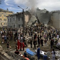 На территории детской больницы в Киеве завершили разбор завалов. Общее число погибших в городе достигло 32 человек