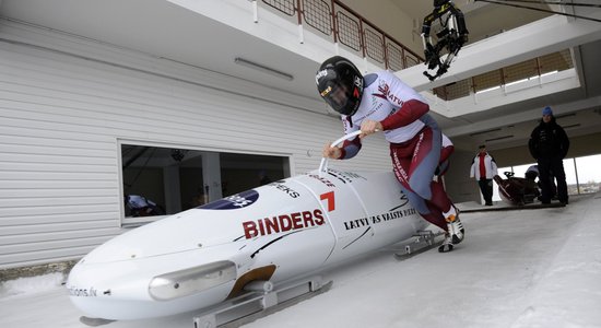 Melbārža divnieku ekipāža pēc neveiksmīga otrā brauciena izcīna astoto vietu PK pirmajā posmā bobslejā