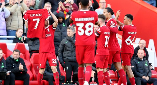 'Cīnāmies viņa dēļ' – 'Liverpool' futbolisti vienojas izmisušā komandas biedra Diasa atbalstam