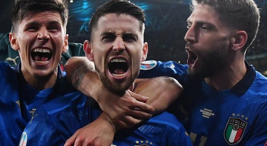 Itālija pēcspēles sitienu sērijā pieveic Spāniju un iekļūst 'Euro 2020' finālā