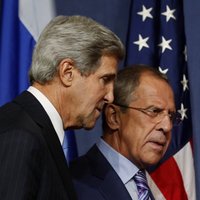 Kerijs un Lavrovs apsprieduši krīzes Tuvajos Austrumos un Ukrainā