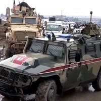 Video: Kā amerikāņi bloķēja krievu konvoja ceļu uz Sīrijas kurdu naftas lauku