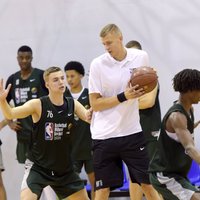 Foto: Rīgā tiek atklāta 'Basketball Without Borders' talantu nometne