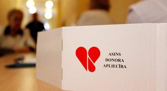 Slimnīcās varētu tikt atceltas operācijas asins trūkuma dēļ; aicina ziedot