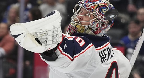 Merzļikins kļūst par vienu no galvenajiem varoņiem "Blue Jackets" uzvarā Lasvegasā