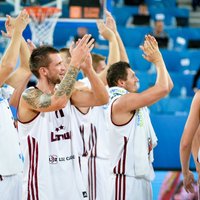 Latvijas basketbolisti ar tālmetieniem 'iznīcina' Ukrainu