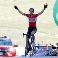 Beļģis Velenss uzvar 'Giro d'Italia' sestajā posmā