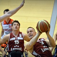 Foto: Neatlaidība un azarts – Latvijas ratiņbasketbolisti Eiropas čempionātā