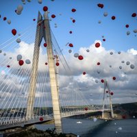 ФОТО, ВИДЕО: В Стамбуле открыт третий мост через Босфор