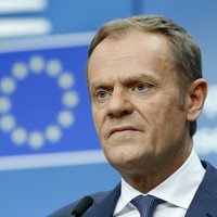 Tusks kritizē Ungārijas un Slovākijas ārlietu ministrus par tikšanos ar Lavrovu