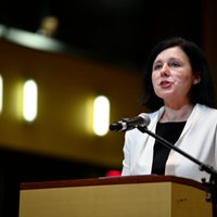 EK viceprezidente kritizē Polijas tiesu sistēmas reformas