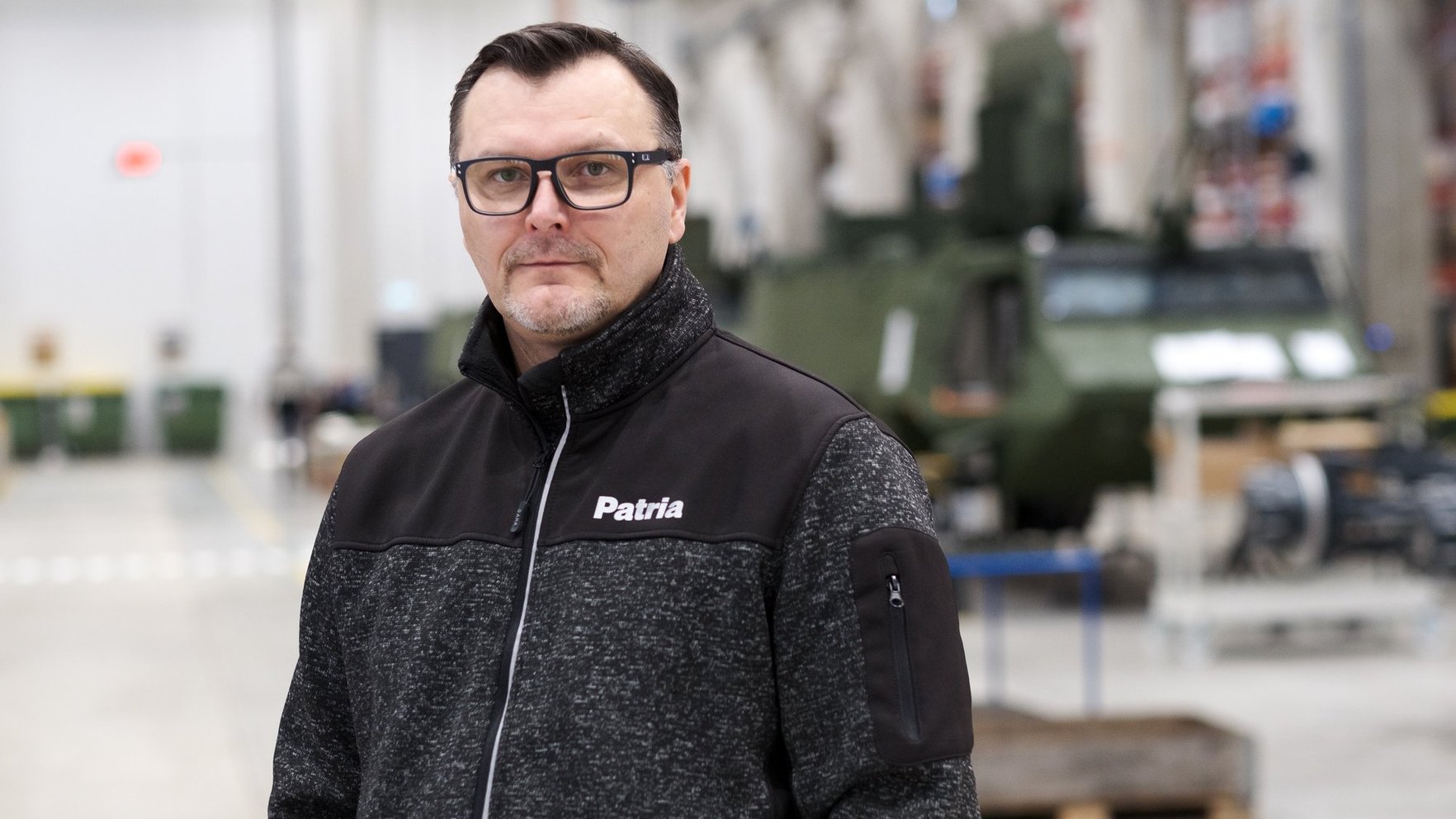 Kā top bruņumašīnas Latvijas armijai – ekskluzīvs ieskats "Patria" ražotnē