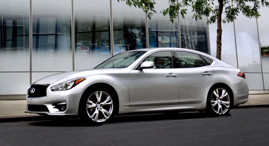 Eiropas tirgū 'Infiniti Q70' iegūs 'Mercedes' dīzeļmotoru