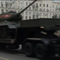 Video: Kara tehnika pierūcina Maskavu – gatavošanās 9. maija parādei