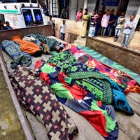 Indijā no ļergas mirst vismaz 156 cilvēki; 200 nonāk slimnīcā