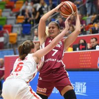 Latvijas basketbolistes Eiropas čempionāta spēlē izcīna svarīgu uzvaru pret Melnkalni