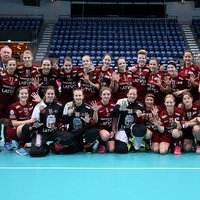 Foto: Isjominas četri vārti nodrošina Latvijas florbolistēm piekto vietu pasaules čempionātā