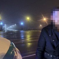 Конфликт в Вецриге: агрессивный пассажир выбил стекло в такси