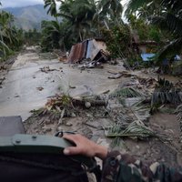 Число жертв тайфуна на Филиппинах превысило 900 человек
