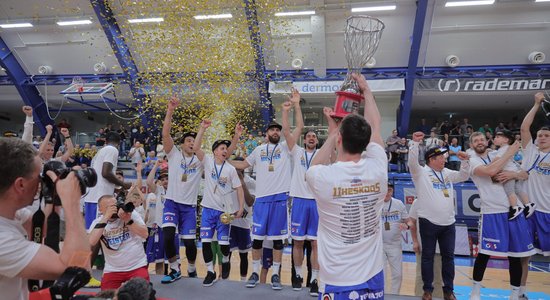 Foto: 'Kalev/Cramo' atkal triumfē Igaunijas basketbola līgā