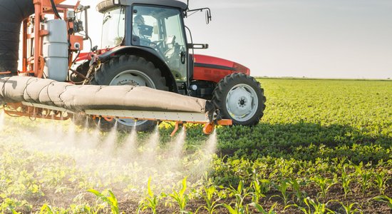 Латвия и еще десять стран ЕС призывают отложить ограничения пестицидов