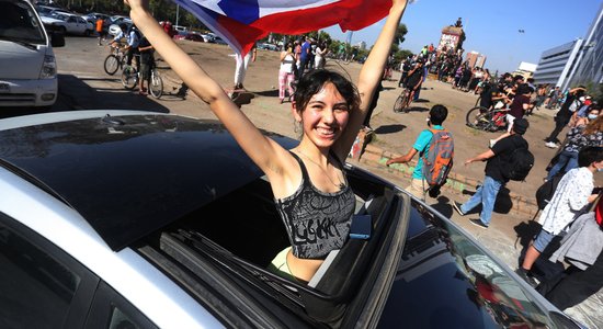 ФОТО: В Чили — массовые празднования по поводу кончины вдовы Пиночета