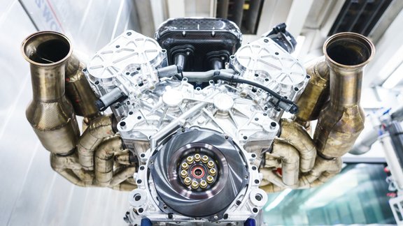 Aston Martin Valkyrie V12