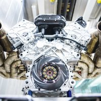 'Aston Martin' 1014 ZS atmosfēriskais V12 motors atbilst ekoloģiskajām normām