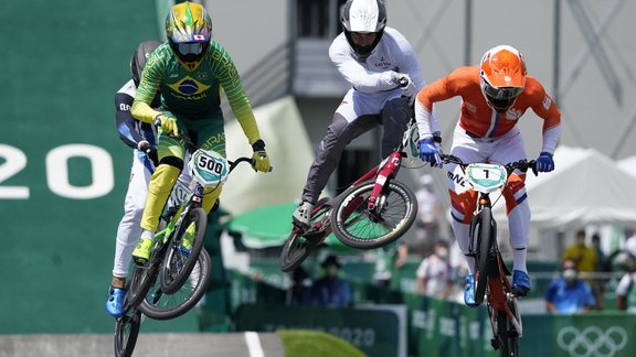 Tokijas olimpiskās spēles, BMX: Helvija Babris, Vineta Pētersone - 8