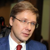 Ушаков назвал комплиментом критику Шлесерса