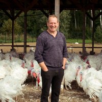 Savas jomas celmlauži Latvijā: Bukšu ģimenes bioloģiskās putnkopības bizness