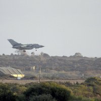 No britu 'Tornado' lidmašīnas Kiprā izkrīt raķetes