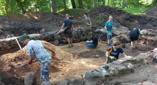 Arheologi atklāj jaunas liecības par Zasas muižas kungu māju