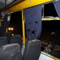 Киев обвинил ополченцев в обстреле автобуса, Москва винит Украину