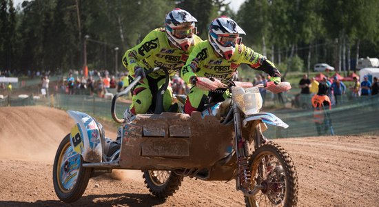 Žiro ar Mucenieku triumfē pasaules motokrosa čempionāta priekšpēdējā kvalifikācijas braucienā