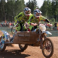 Žiro un Mucenieks uzvar PČ braucienā motokrosā ar blakusvāģiem