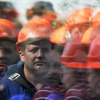 Baltkrievijā dumpīgiem strādniekiem izraksta rēķinu par tērauda kausējamo krāšņu apturēšanu