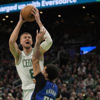 Porziņģis ar augstu rezultativitāti sekmē "Celtics" uzvaru