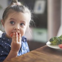 Kā plānot bērna ēdienkarti, lai pēc iespējas izvairītos no papildu vitamīnu lietošanas
