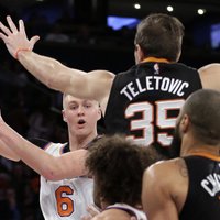 Porziņģis atgriežas ar 7+7; 'Knicks' sagrauj 'Suns' un pārtrauc četru zaudējumu sēriju