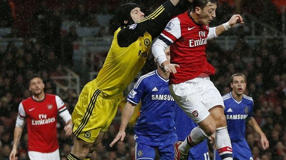 Petr Cech - Mesut Ozil (Chelsea - Arsenal)