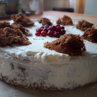 Vienkāršā rupjmaizes kārtojuma torte