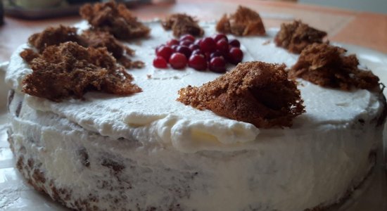 Vienkāršā rupjmaizes kārtojuma torte