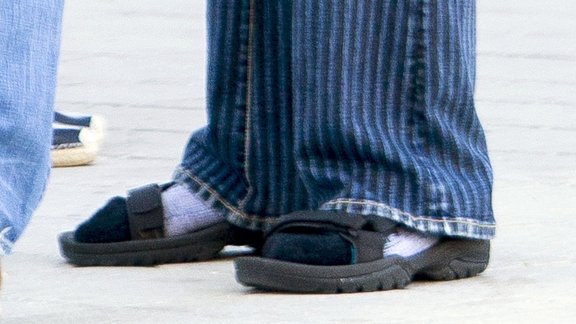 Steven Tyler socks with sandals - 3